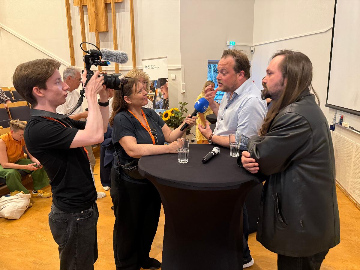 NRK intervjuer Jonas Stein